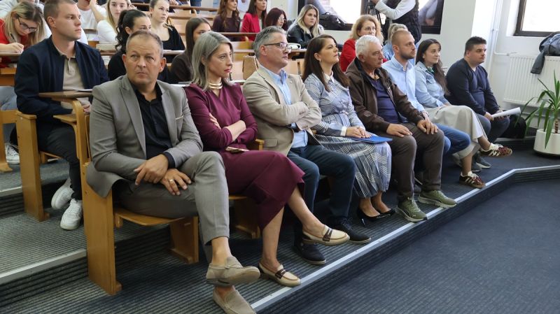 Свечано уручени индекси бруцошима Академиjе техничко-васпитачких струковних студиjа - Одсек Врање